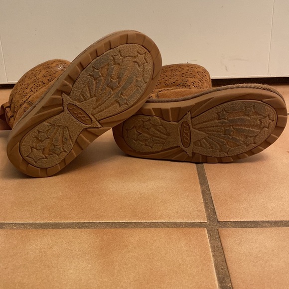 Super cute boots with laser cut gold design size 12 - Picture 7 of 8